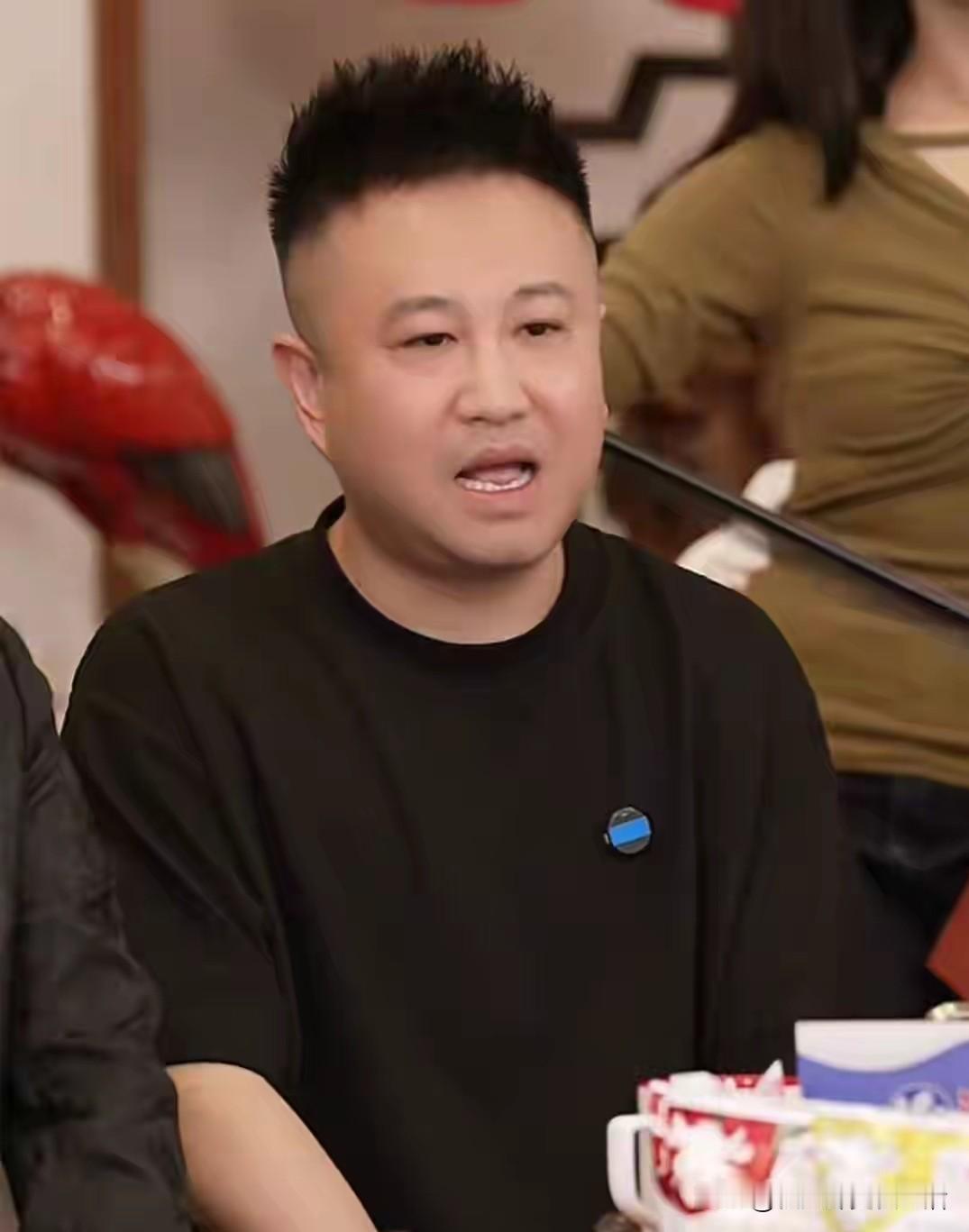这个顽皮哥两次出现在了郭德纲的直播间，其实他现在已经是德云社的一员了。
自我介绍