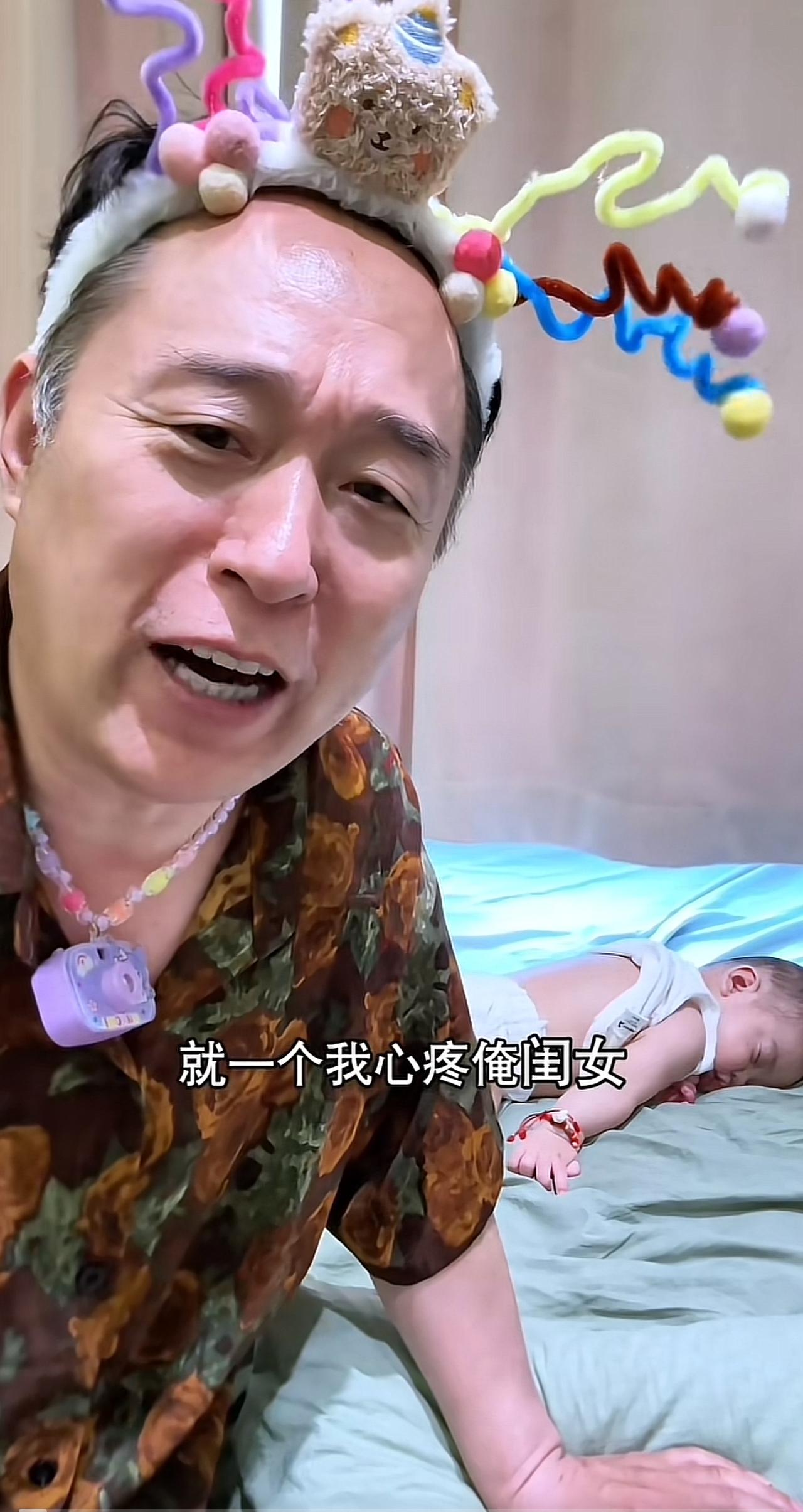 这是全网第一个姥爷照顾外甥女的吧，
河南大叔分享说很多人不理解自己一个姥爷来照顾