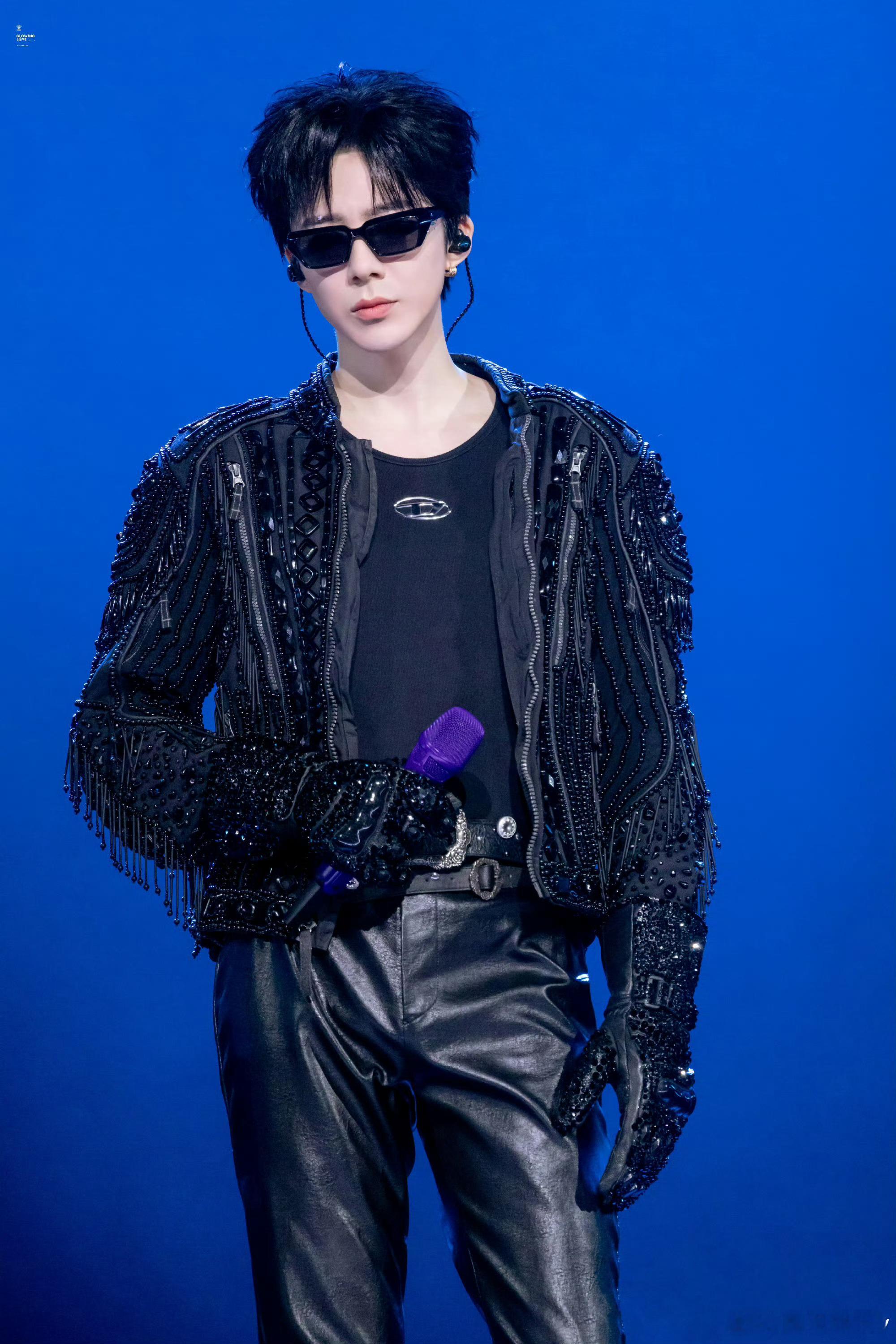 看着又瘦了，排练体能消耗挺大的，老公快回来我给你煲汤补补