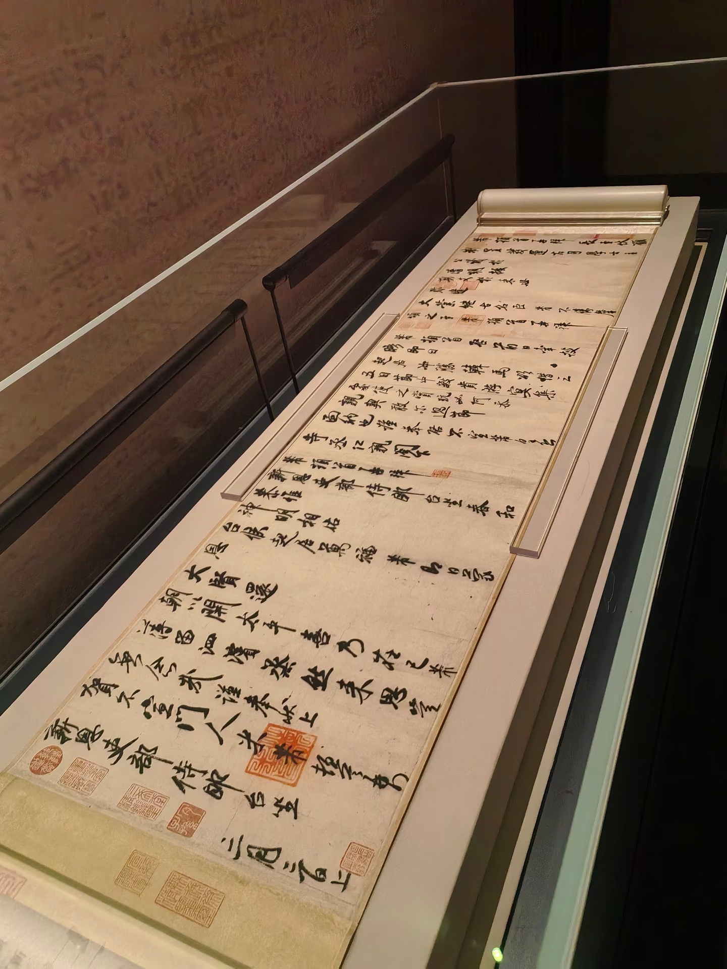 江西省博确认米芾展品为原件大家是不是有点草木皆兵了。越来越多人开始关注文物、愿意