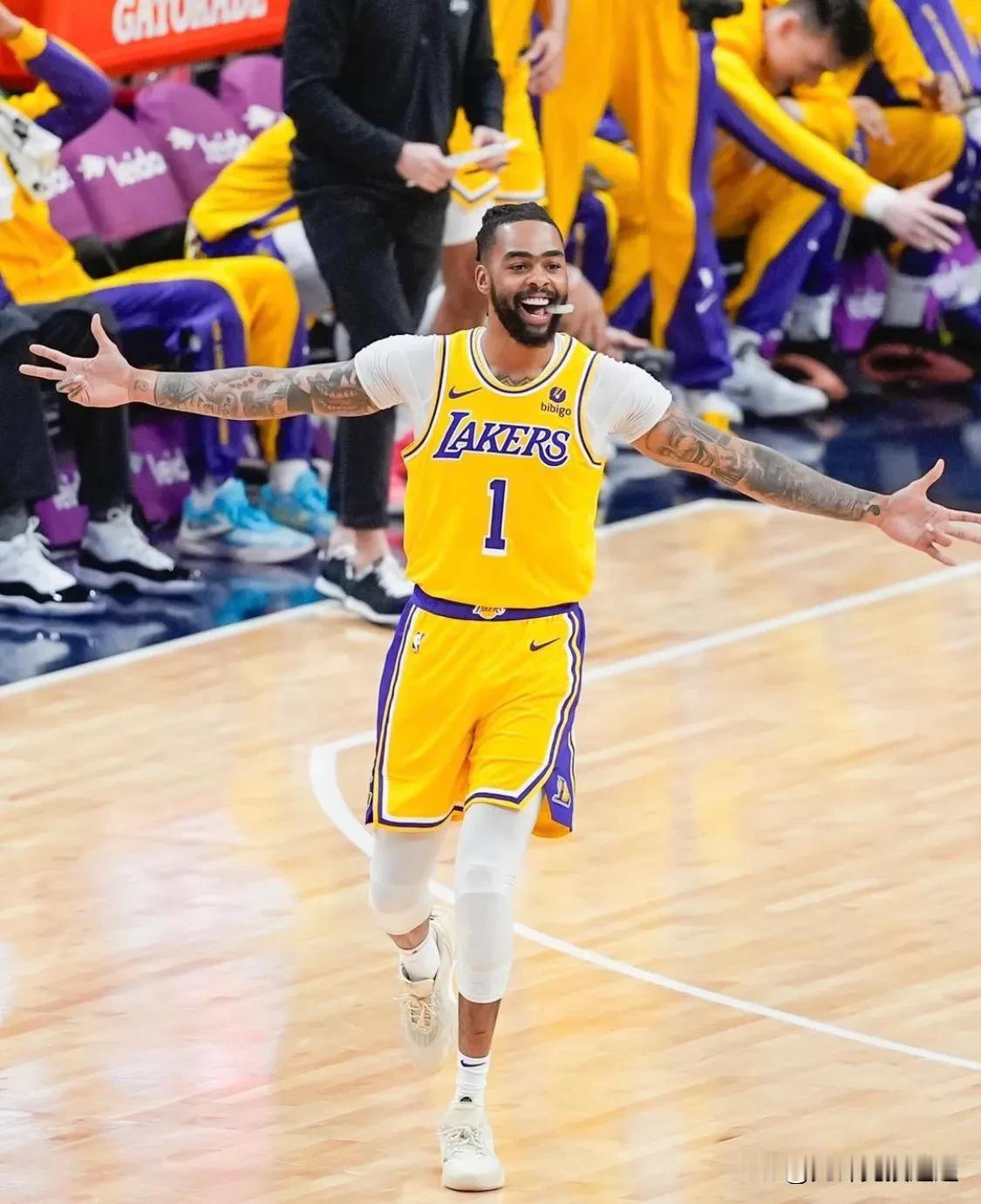 德安吉洛·拉塞尔的2023-24赛季：

18 分 | 3 篮板 | 6.3 助