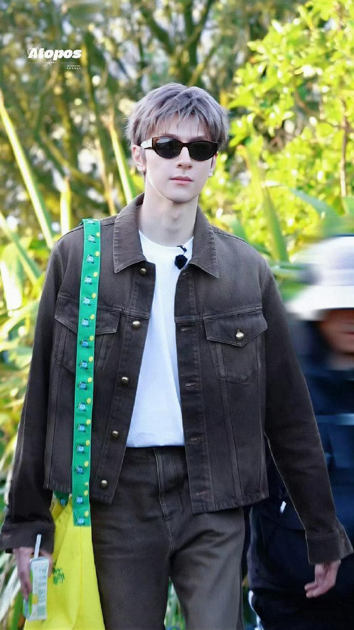 灰发的林一 灰发的林一，原来是给这个颜色看看啊！林一灰发好帅