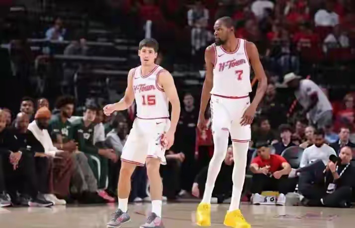 北京时间4月7日，掘金137-132加时击败开拓者的比赛，给休斯顿火箭送上了季后