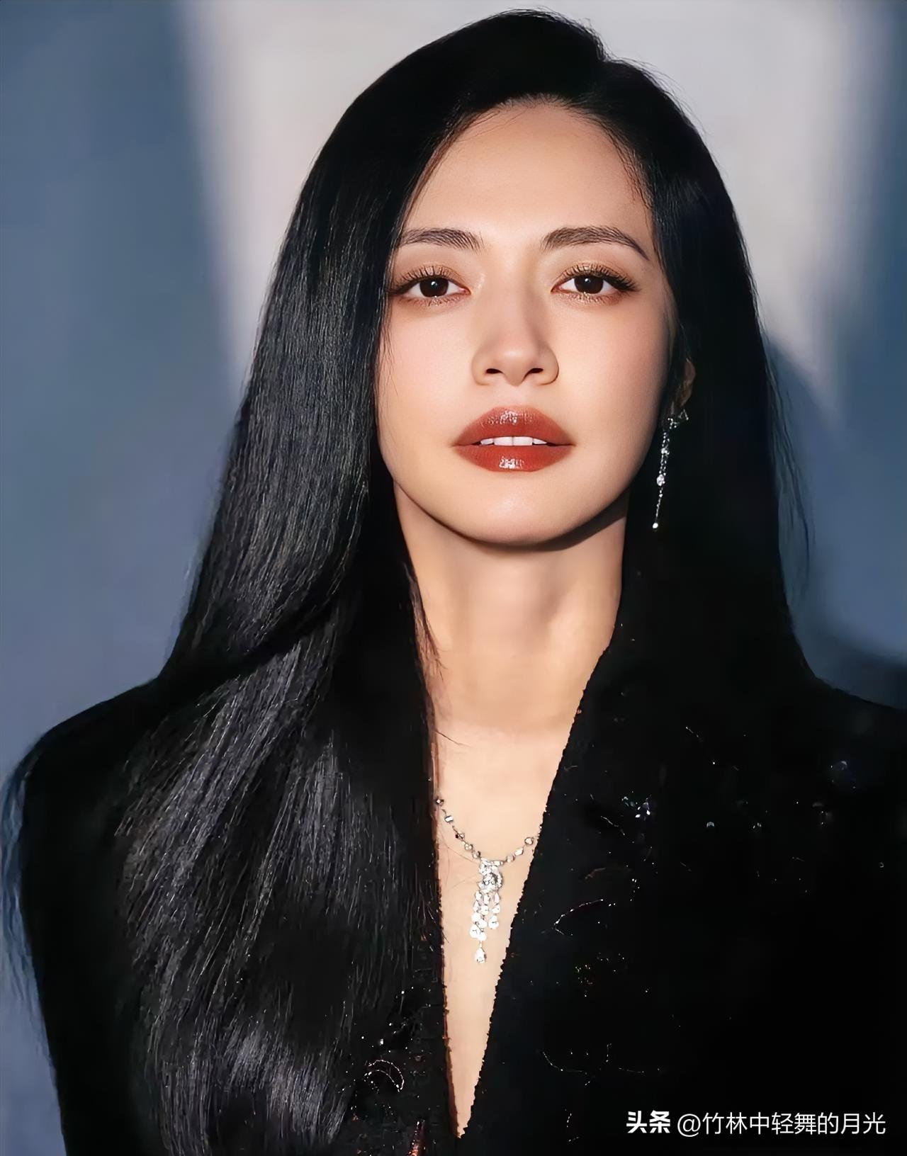 时代真不一样了
我跟闺蜜聊天，说起姚晨离婚的事，我觉得姚晨又有名气又不缺钱，离婚