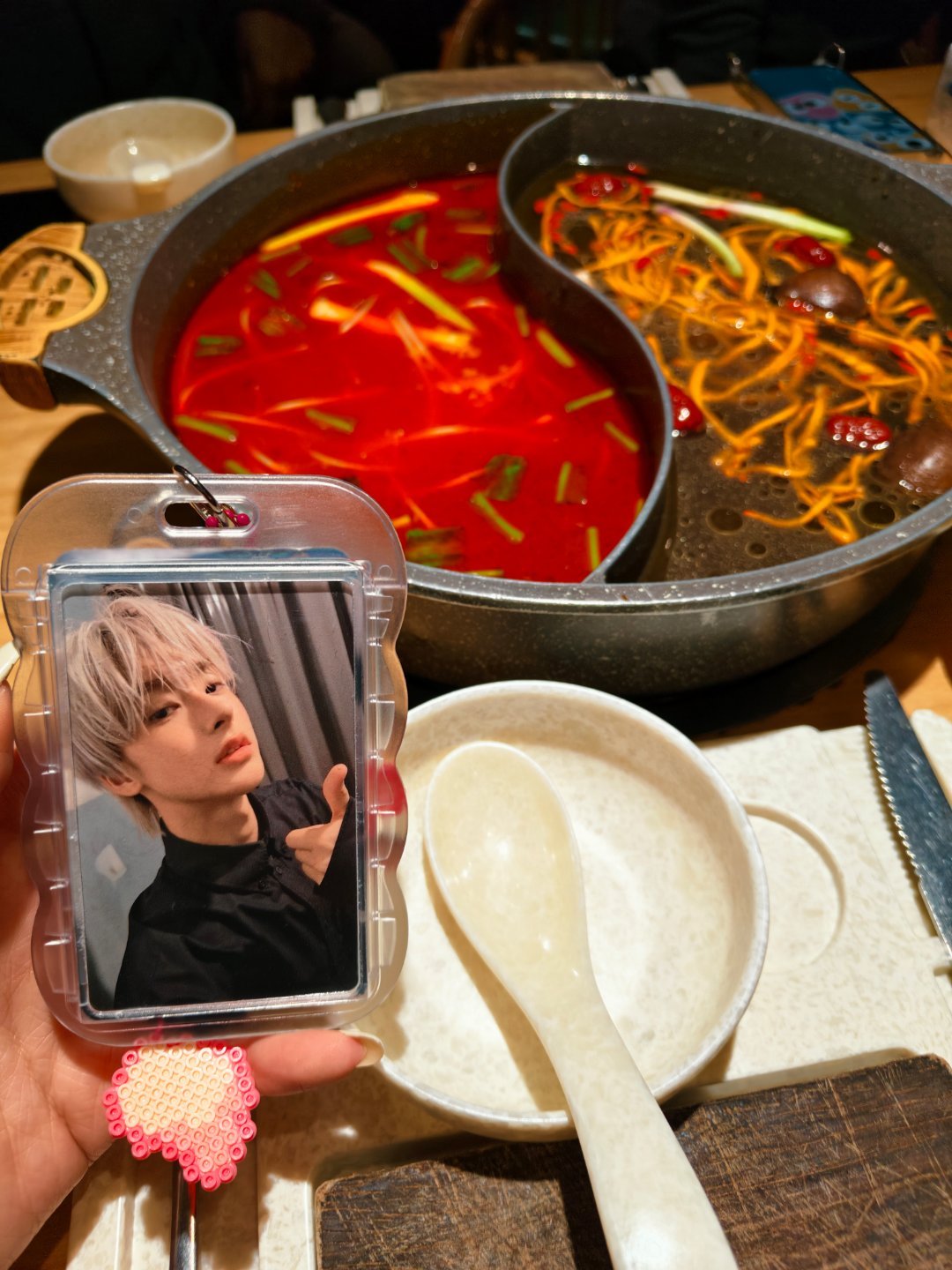 带毛毛和噜噜吃酸汤 