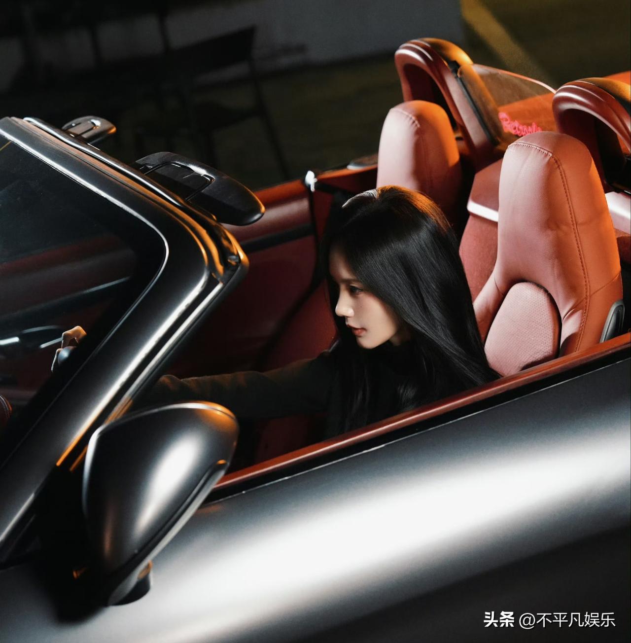 坐上李一桐的副驾？这大概会成为粉丝圈的“顶级体验”吧！李一桐曾在节目里笑称“没有