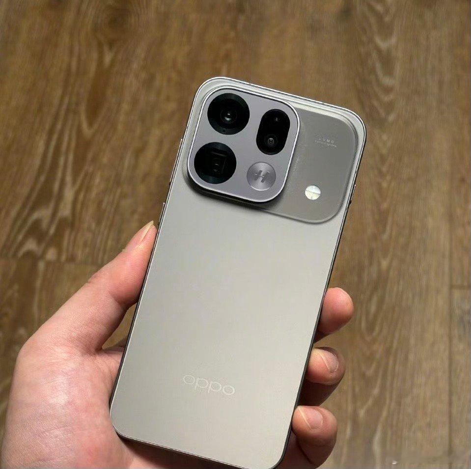 Find X9s Pro小巧精致手感非常好，裸机手感更绝，在很多场景下成片都十分