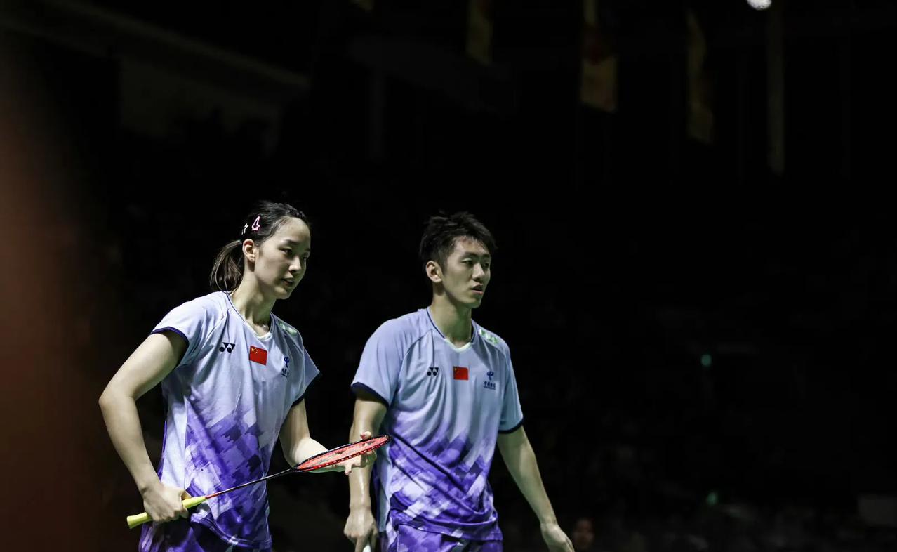 国羽内战这么早就来了。
第一局程星/张驰🇨🇳 21-18 先胜🇨🇳冯彦哲