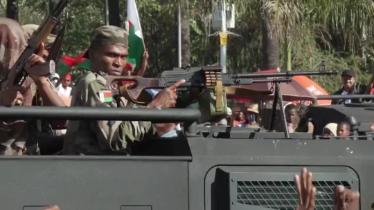 马达加斯加军方掌权，逃亡总统遭弹劾