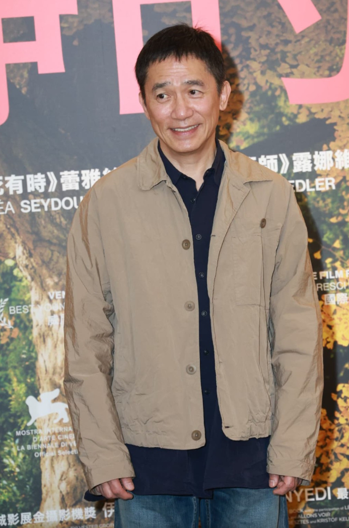 谈到最爱的电影是《花样年华》，问想再与王家卫合作吗？梁朝伟指「不敢讲」，所有事都