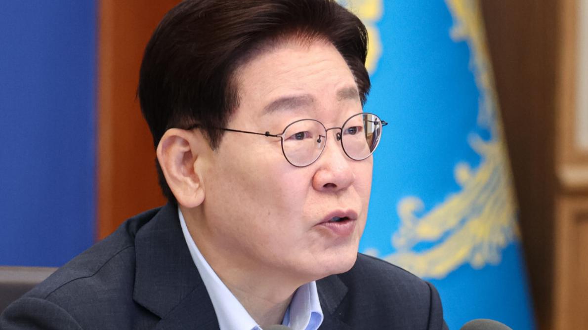 刚收拾完尹锡悦的李在明，可能没想到自己这么快就“翻车”了。8月3日最新民调显示，