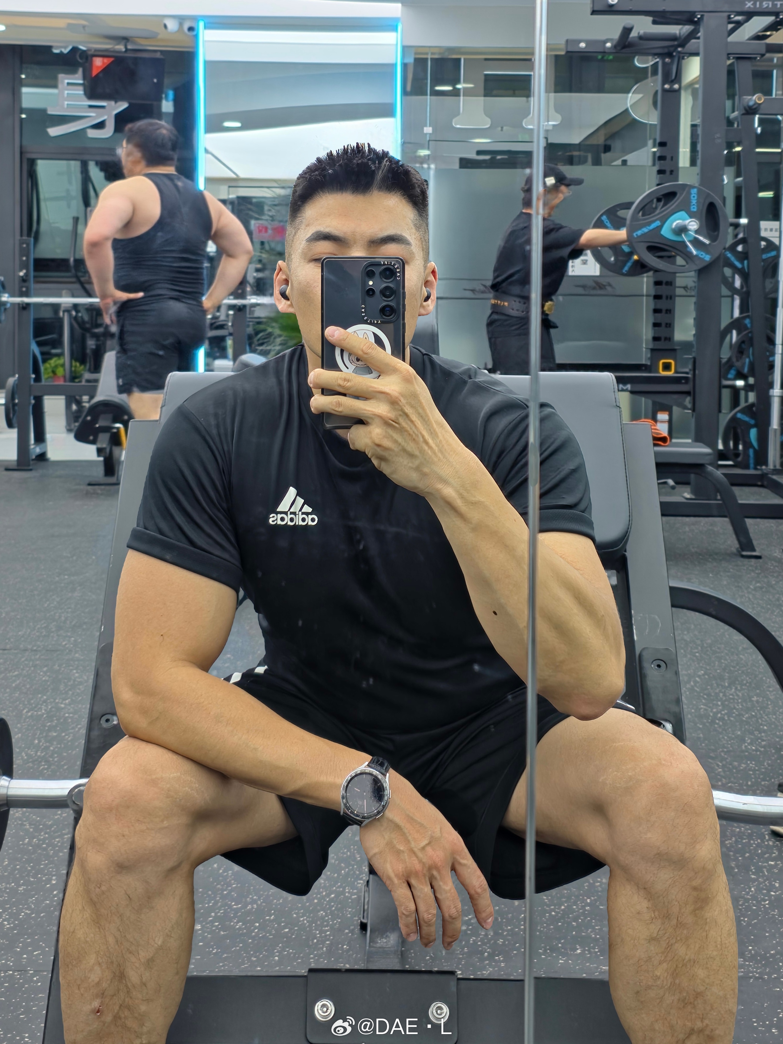 健身房标准蹲坑 健身 运动打卡