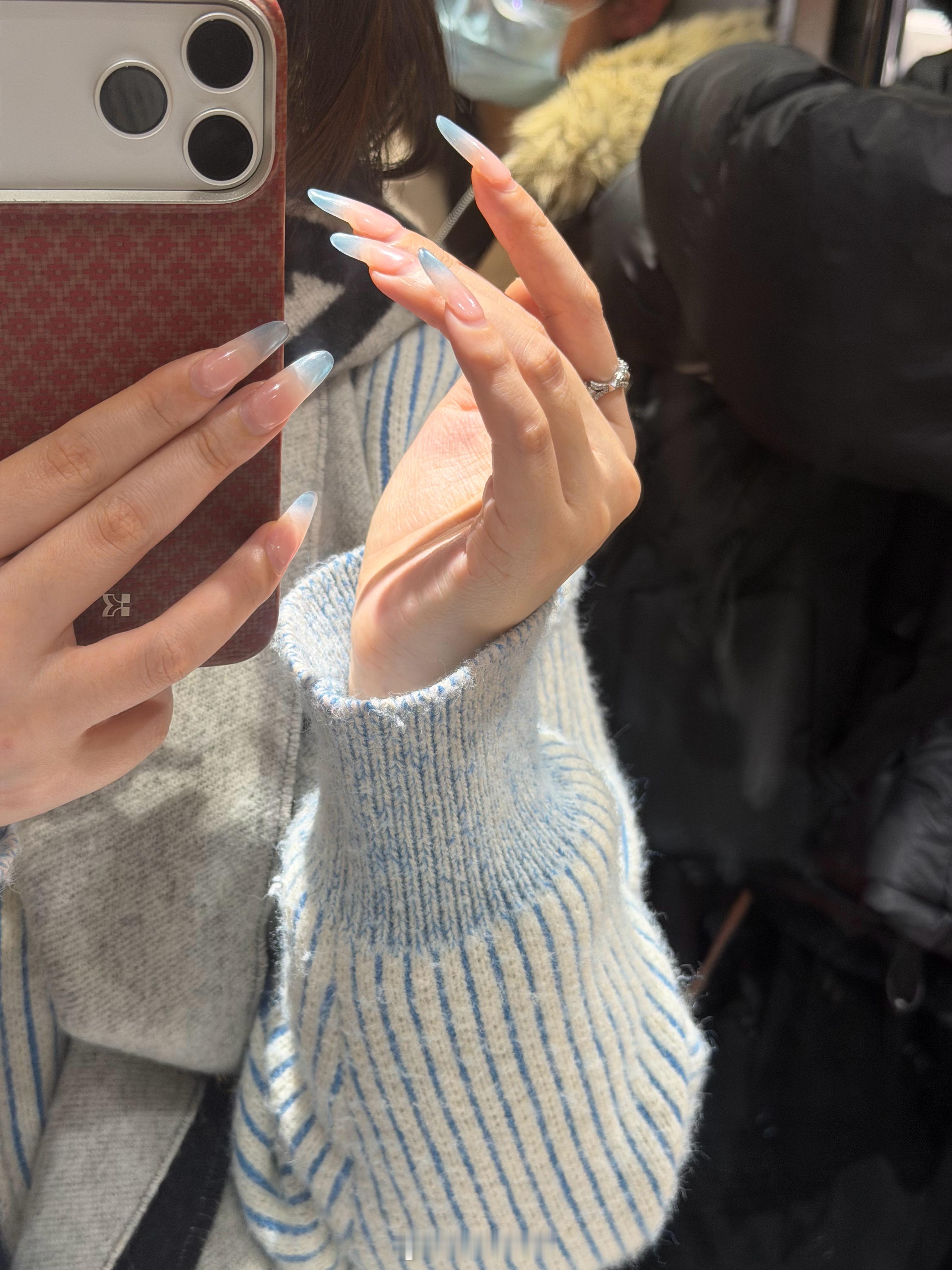 这次过年做的美甲我真的好爱，渐变猫眼～太太太piu亮啦！美甲 合肥