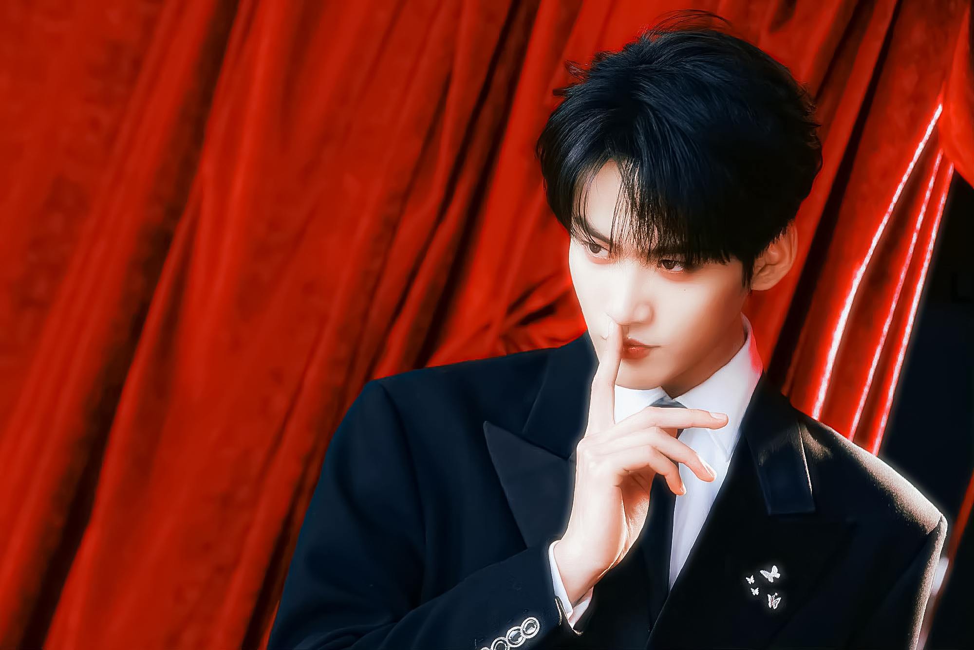  周柯宇红毯最快换装 红毯换装天花板！短时间切换两套造型，每一套都精致在线，气场