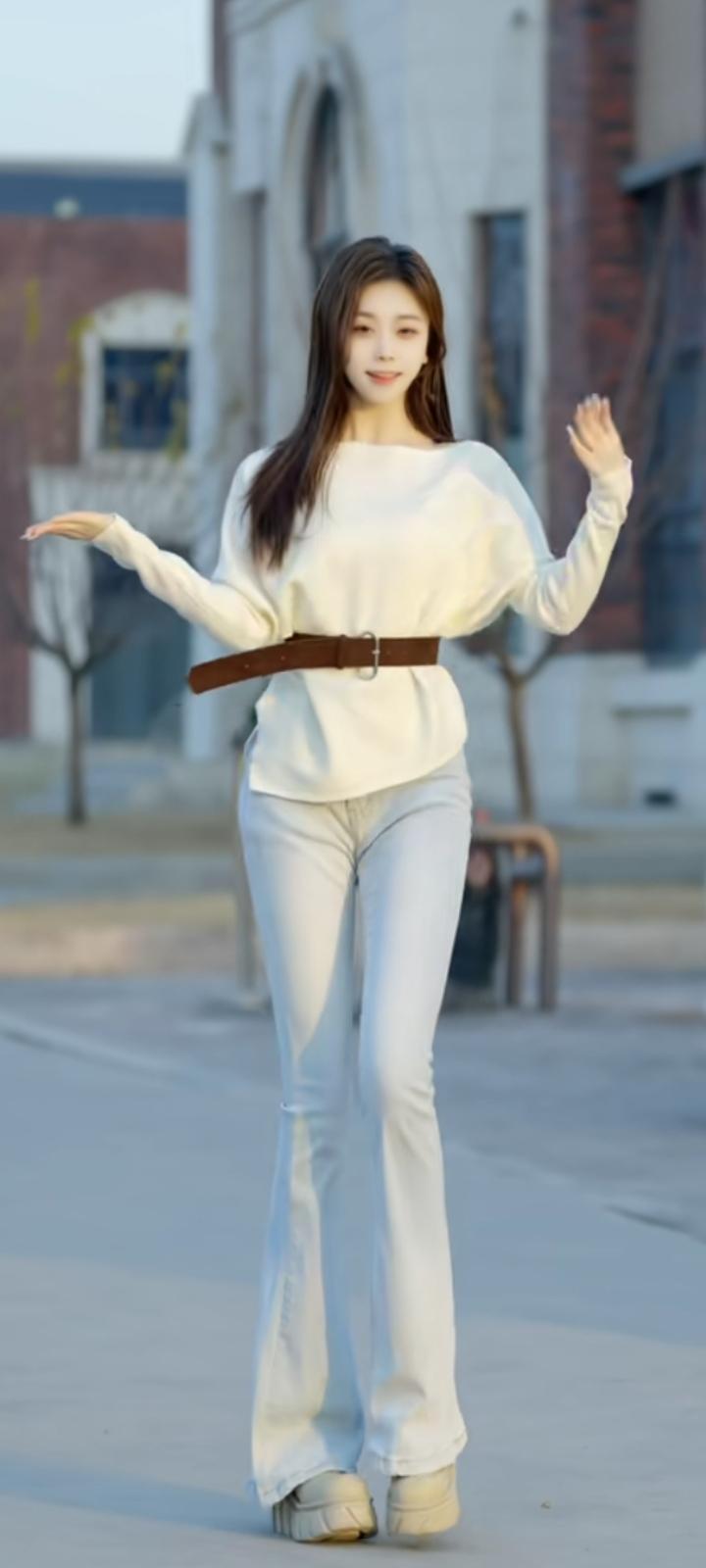 冬日生活打卡季我的心动藏在每一次对视里，我的偏爱写在每一份细节里，只想与你共度余