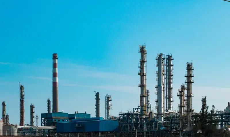 有些公司因石油危机大发横财，美伊战争受益最大的三大板块已经浮出水面：
1.新能源