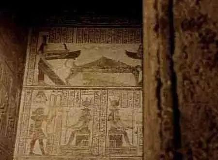 盗墓贼早在新王朝就已经出现了！古埃及法老群葬，偏爱尼罗河西岸？
 
从吉萨金字塔