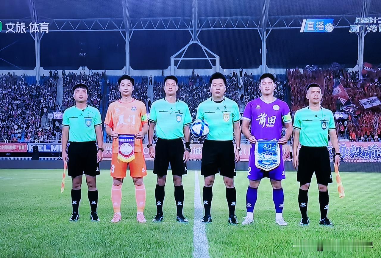 闽超第十二轮比赛，厦门队经过苦战，主场2比0战胜莆田队。
      8月22日