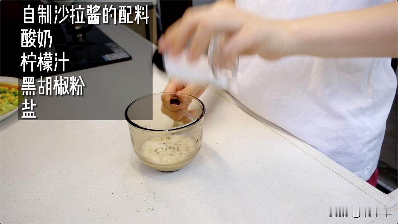 #好吃的健身零食#选错沙拉酱，小心越吃越胖！很多朋友减肥都会选择吃沙拉，其实很多