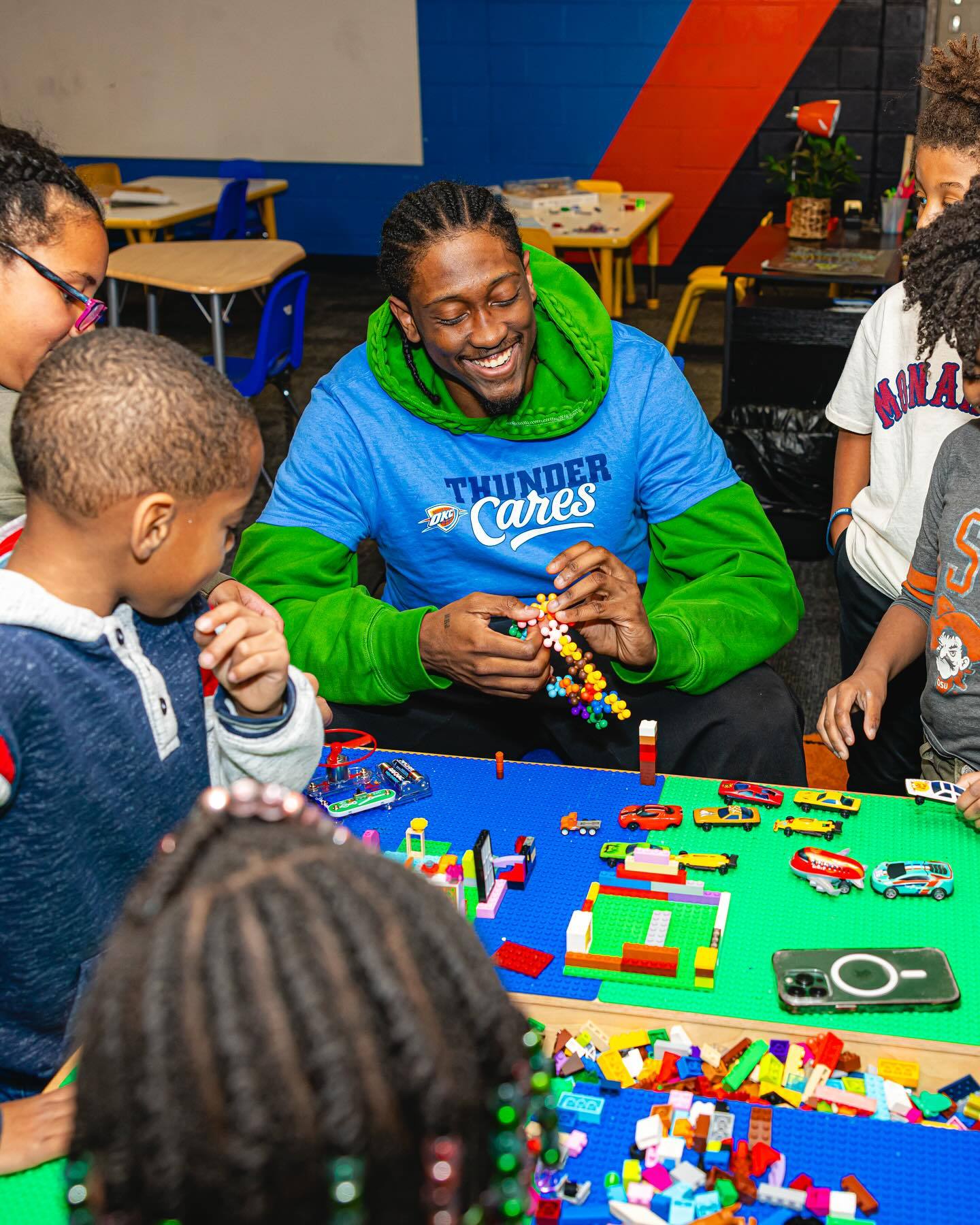 雷霆篮球强势回归！从场上的精彩表现到场下的社区贡献——雷霆万钧 赛季正式拉开帷幕