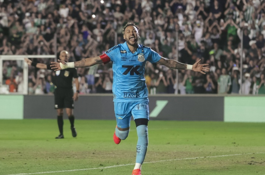 记者斯基拉报道，桑托斯有意续约内马尔。斯基拉写道：“桑托斯正在推动续签内马尔的合