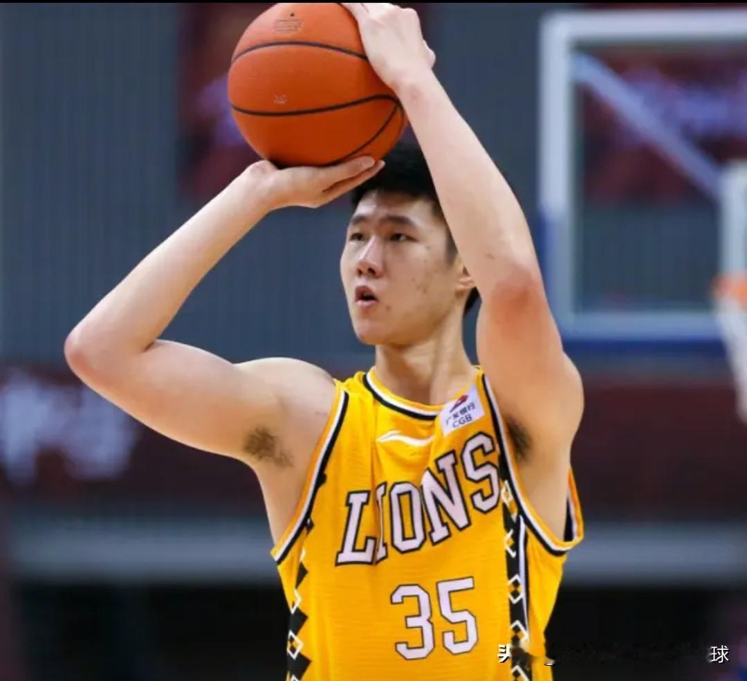 中国男篮3场热身赛重大收获，替补球员赵嘉义，焦泊乔发挥出色，胡金秋依然稳定。
发