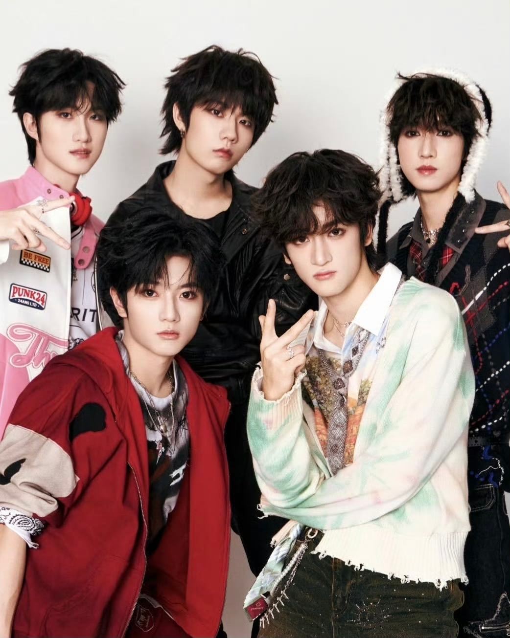 TFING全员事业批浙江卫视跨年晚会 微博提问不离音乐舞台，TFING用实力诠释