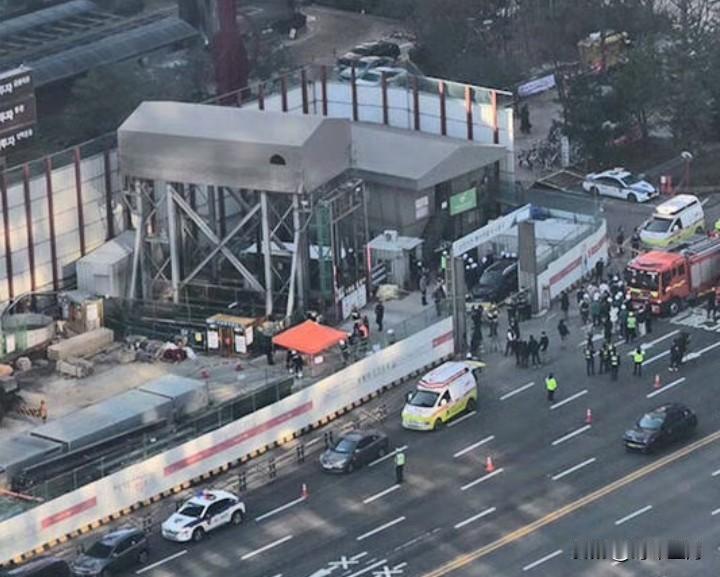 韩国发生重大工安事故！首尔地铁地下施工钢筋倒塌 7人被埋

韩国首尔18日发生一