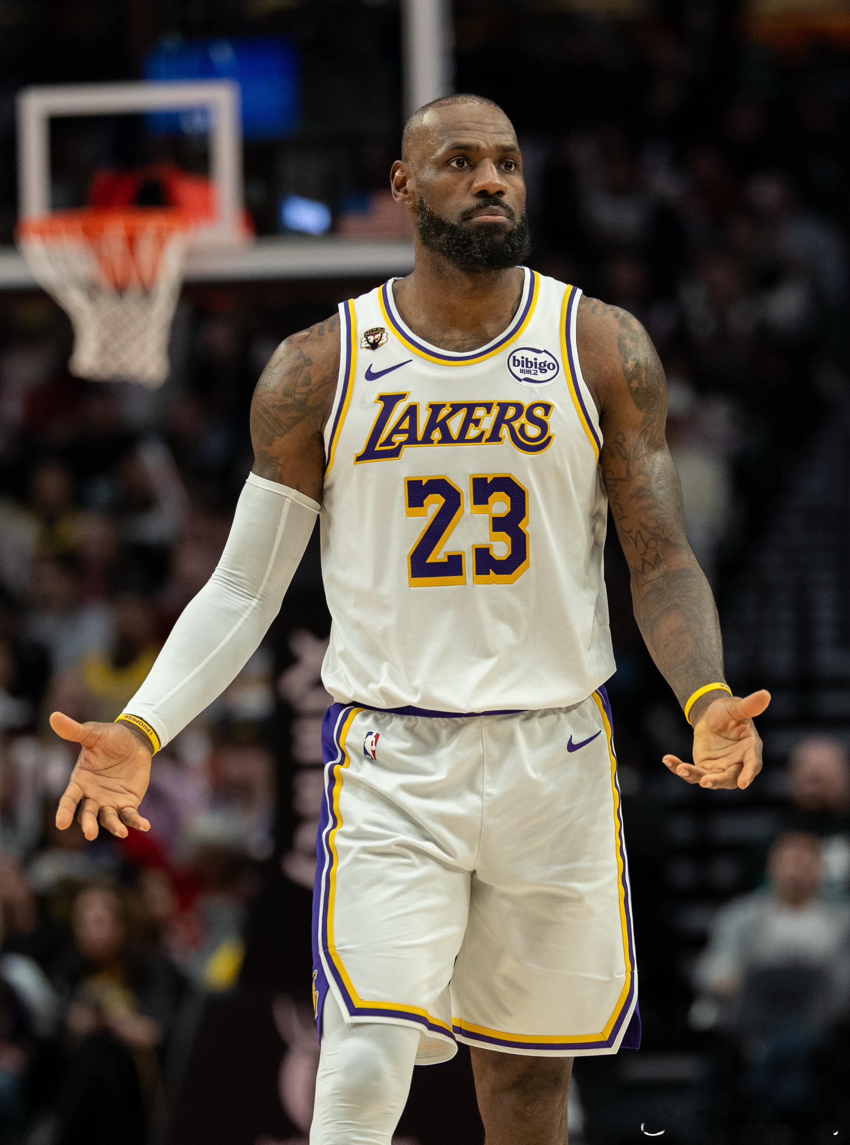 合情合理，洛杉矶全明星赛，詹姆斯落选全明星首发阵容。🤔 