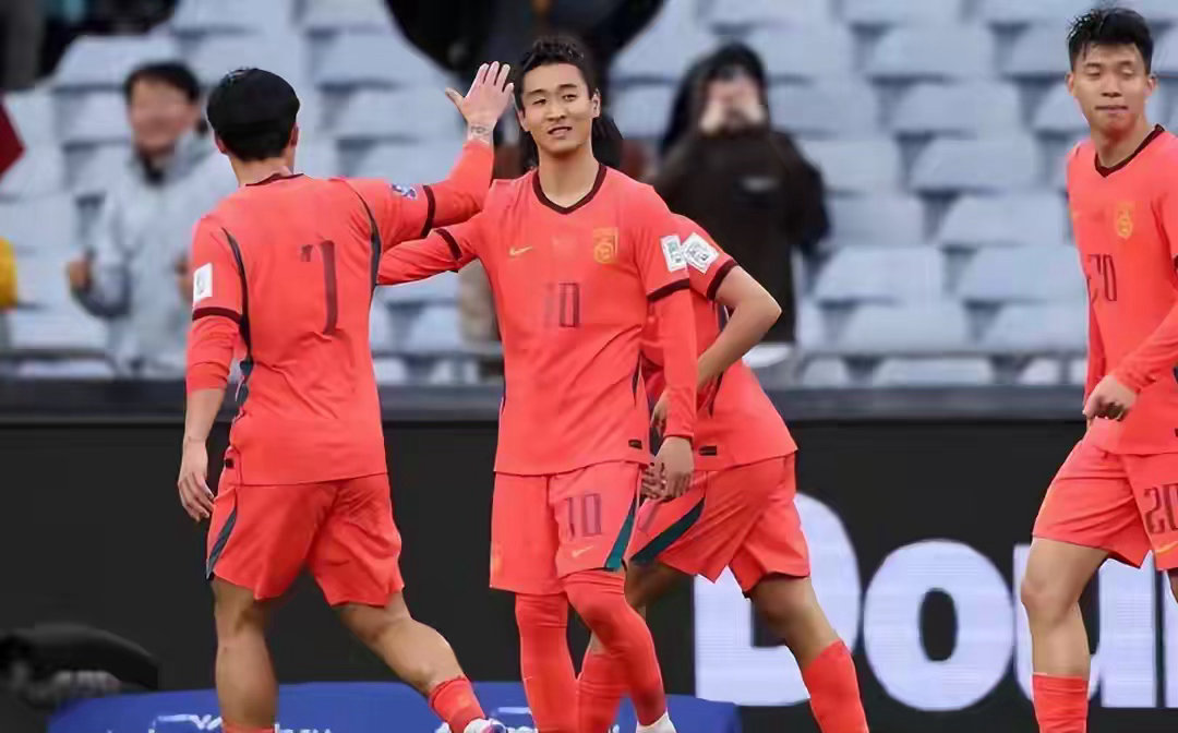 国足0-2喀麦隆复盘：9分钟崩盘+王钰栋评分不及格，4大问题亟待磨合在2026国