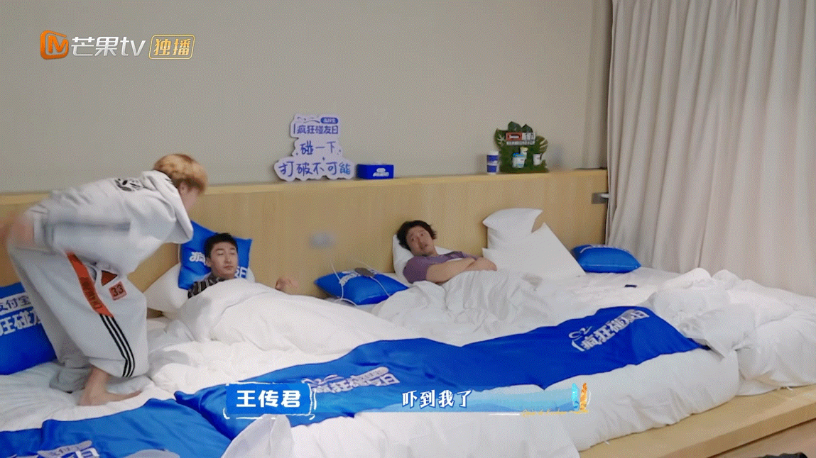 哈哈哈哈哈哈我才发现君哥这个手哈哈哈哈守护 