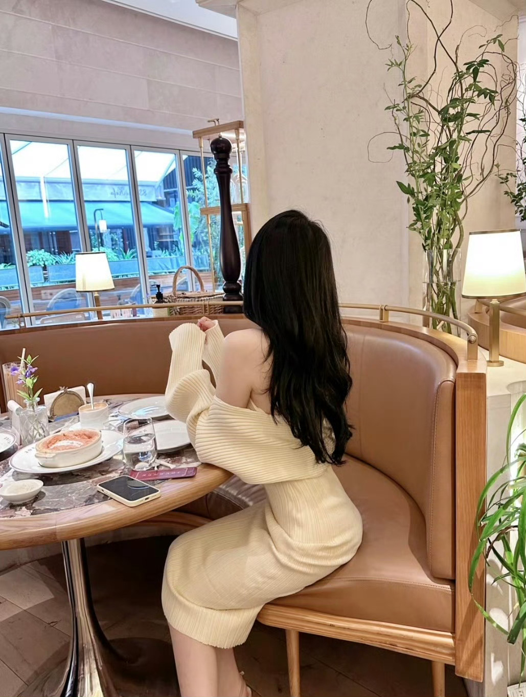 “喜欢就够了,能联系就够了,太贪婪的话会进黑名单的。”#情感语录##文案#  ​