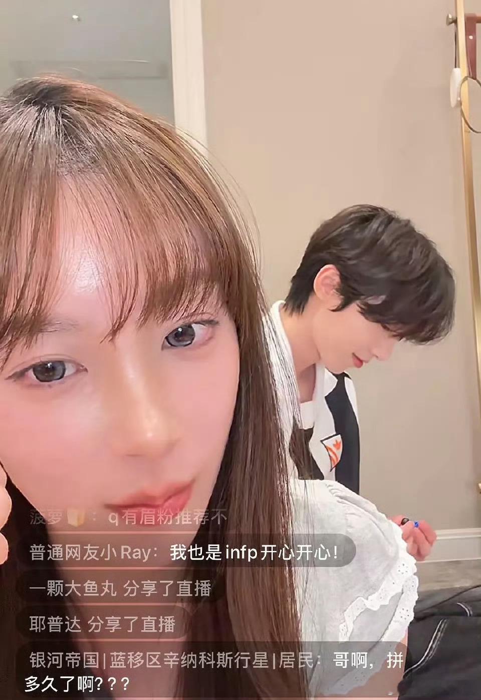 谁懂划到第二张图的震撼，这男的竟然还是两次出道成功的爱豆 ​​​