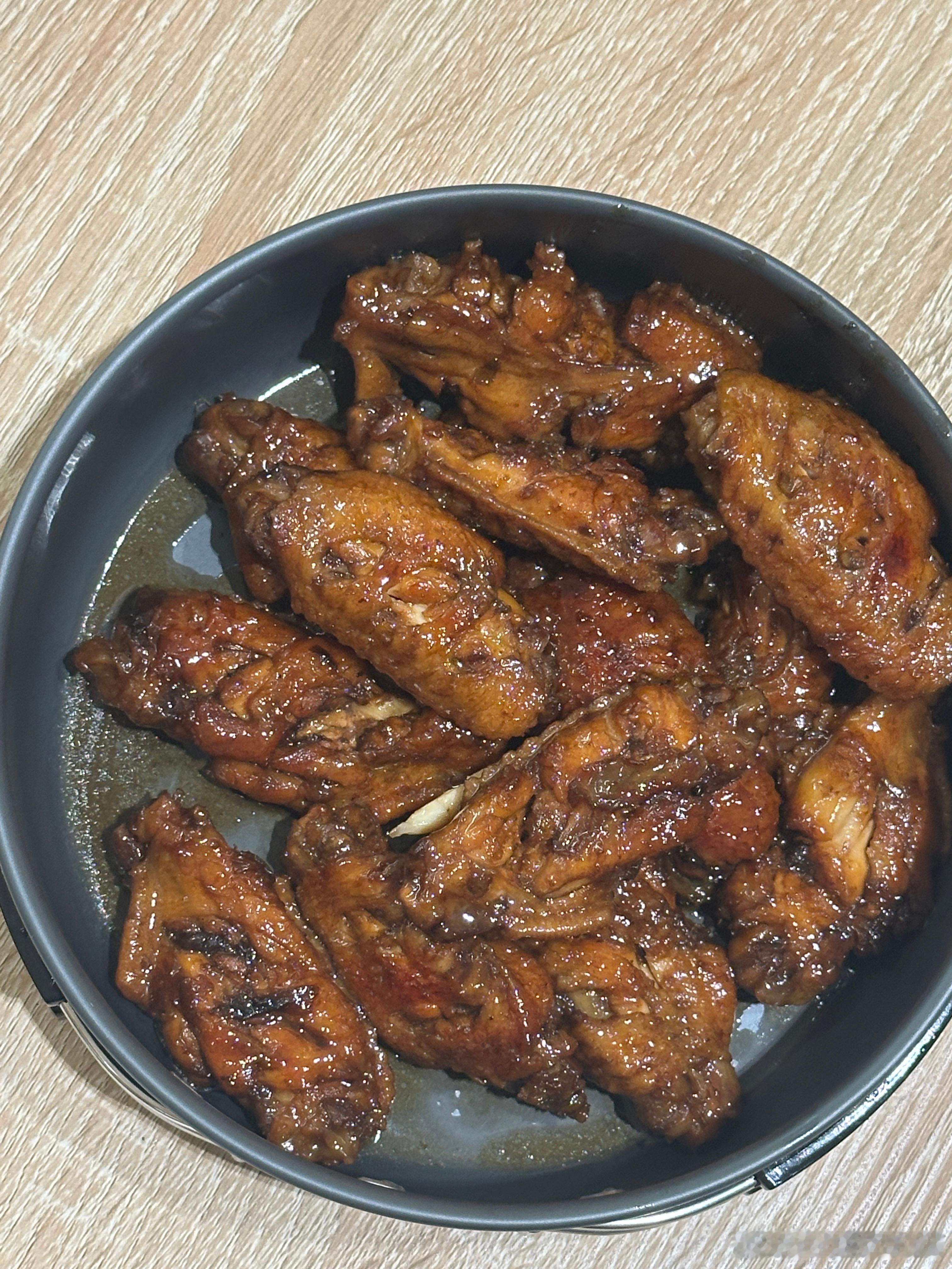 工作室真变食堂了，可乐鸡翅都能做，还有啥不能做的[喵喵] ​​​