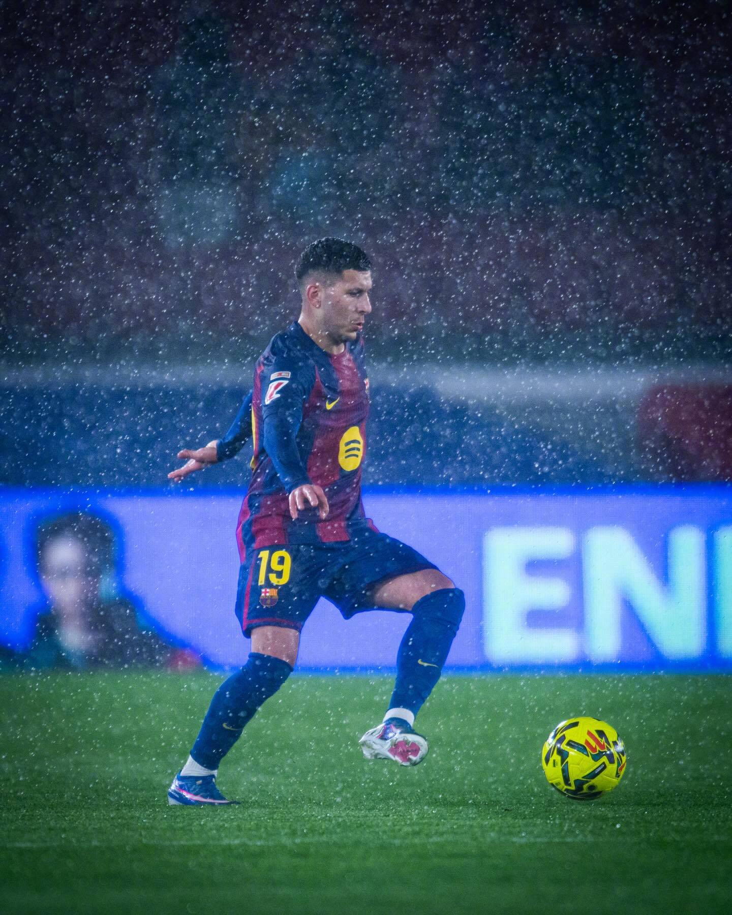 巴萨3比0奥维耶多 ☔️天公不作美，但我们从没想过放弃！❤️🔥因为风浪越大，胜