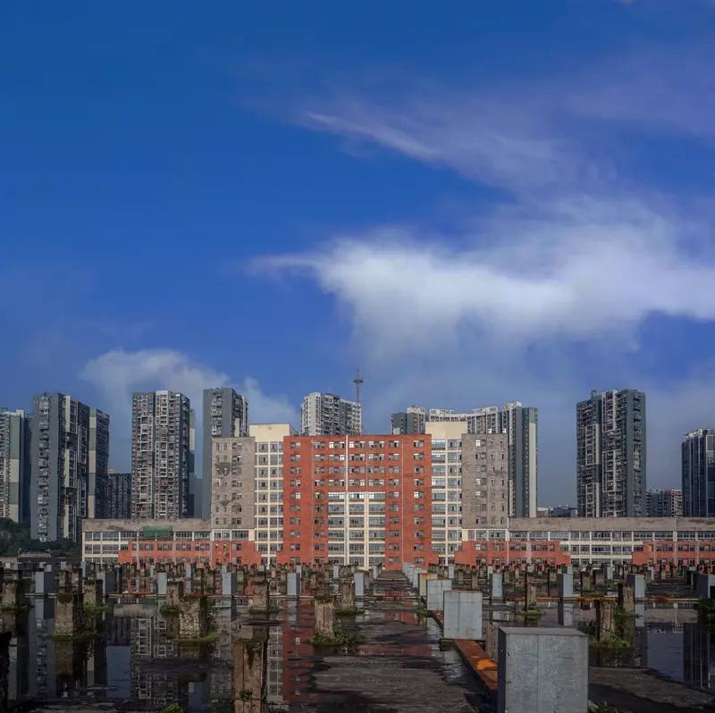 苏州大学是全国重点大学之一，在国内排名第四十二名。“知行合一”强调理论与实践相融