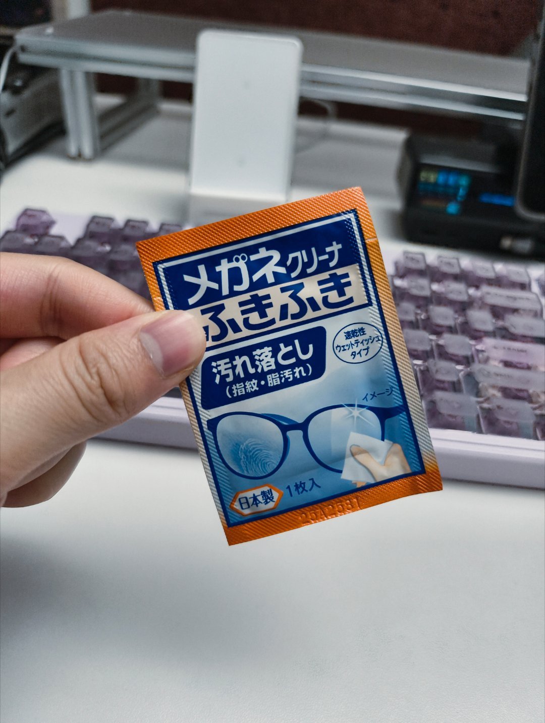 太好用啦上次网友推荐我把蔡司眼镜纸换成小林制药我买回来发现擦眼镜挺好用的 