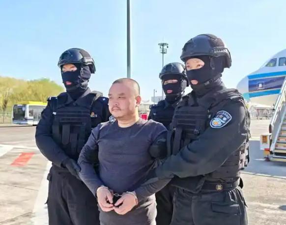 大快人心！
 
就在刚刚，据中国央视新闻报道：星期三（4月1日），在柬埔寨有关部