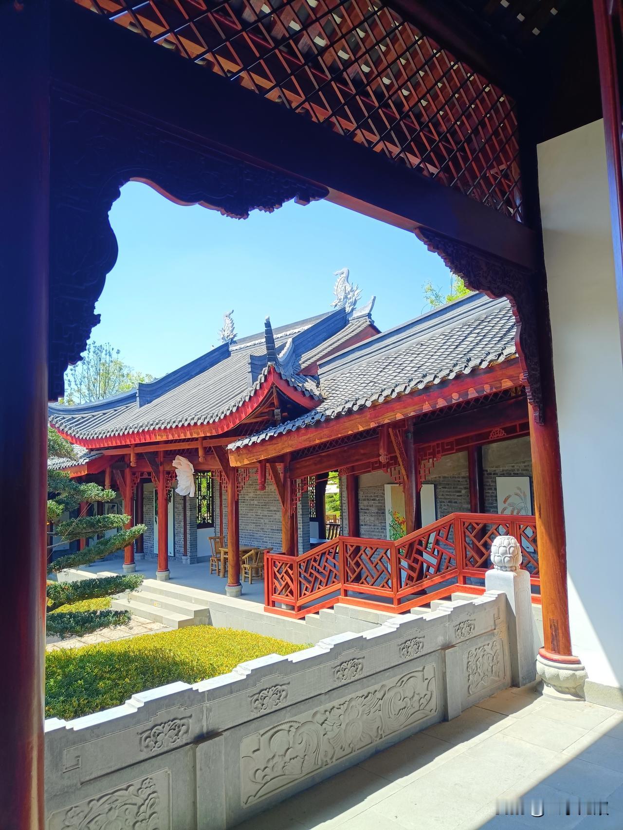 你知道比死亡更可怕的是什么吗？是生，当你再一次被生下来，所有的游戏又开始了。
我