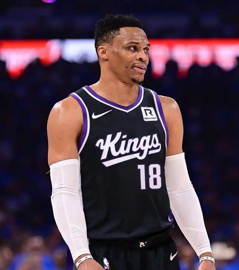 上赛季场均16.3分，深圳队头号大腿，连NBA国王队都做了详细球探报告的王浩然，