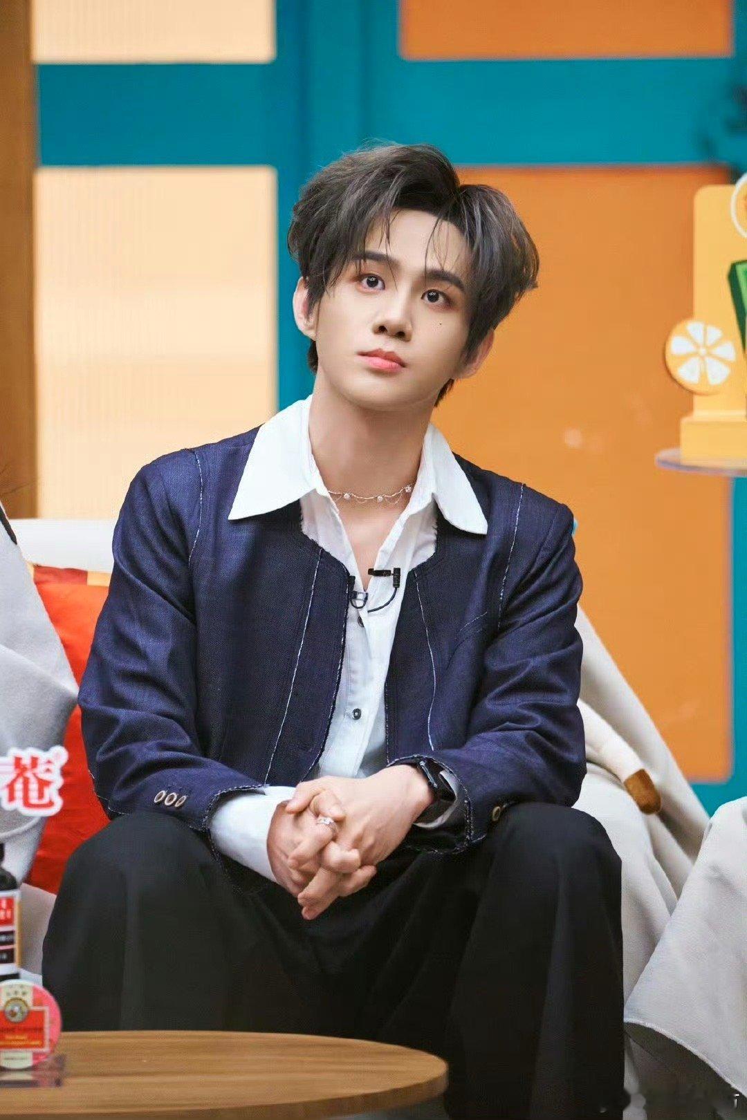 探班声生不息金曲盛典近距离直击金曲盛典台前幕后精彩瞬间，解锁歌手们的彩排名场面、