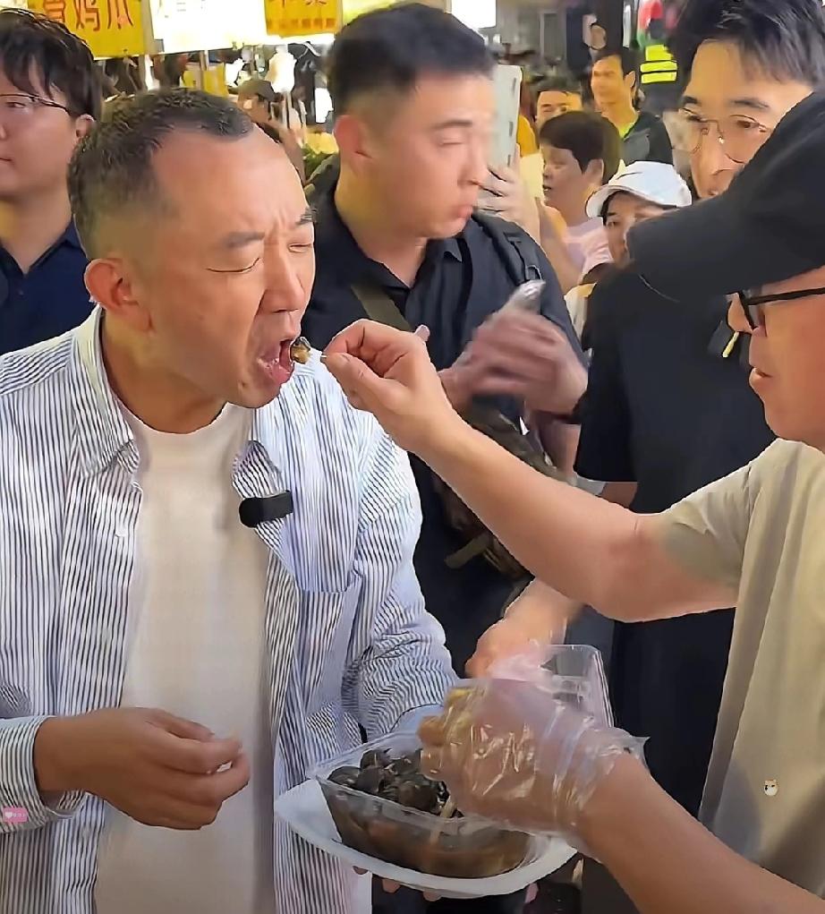 领导干部不宜与商界人士过度合作。应该多同钱不多的群众深交，尤其是兢兢业业为国家奉