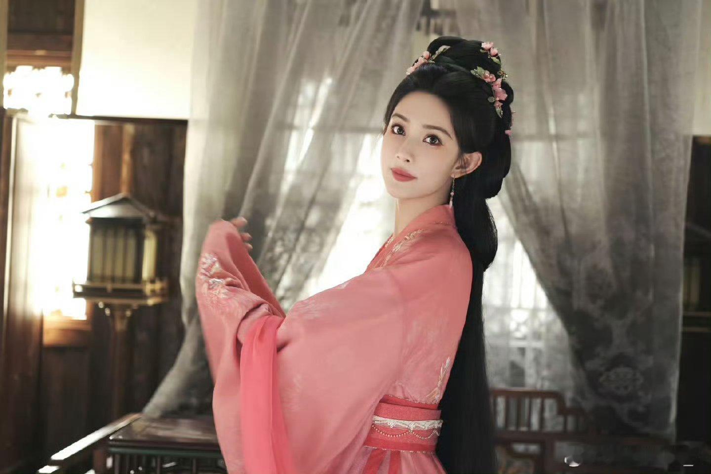 孟子义转头美我一大跳永远可以相信孟姐的颜值真的超美[哇][心]这张脸完完全全在我