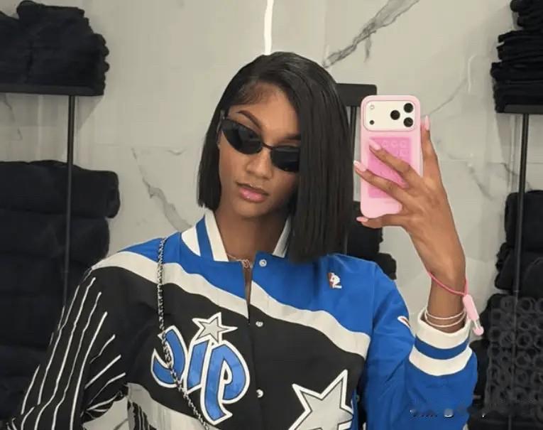 今日，魔术球员温德尔-卡特做客节目Run it Back。

主持人：