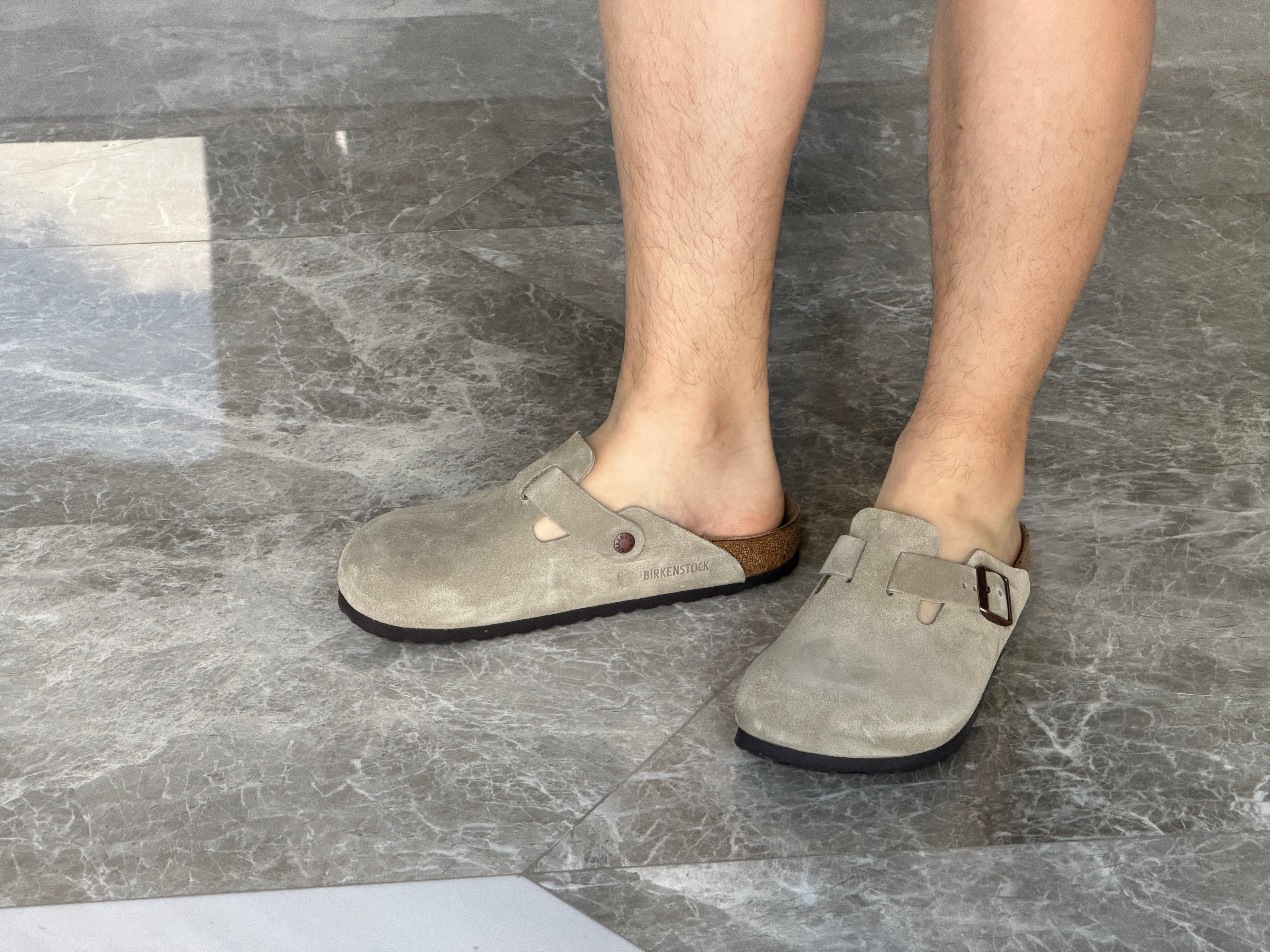 跟风买了双birken的拖鞋，说是刚开始难受 越传越舒服……MD我不能又被自媒体