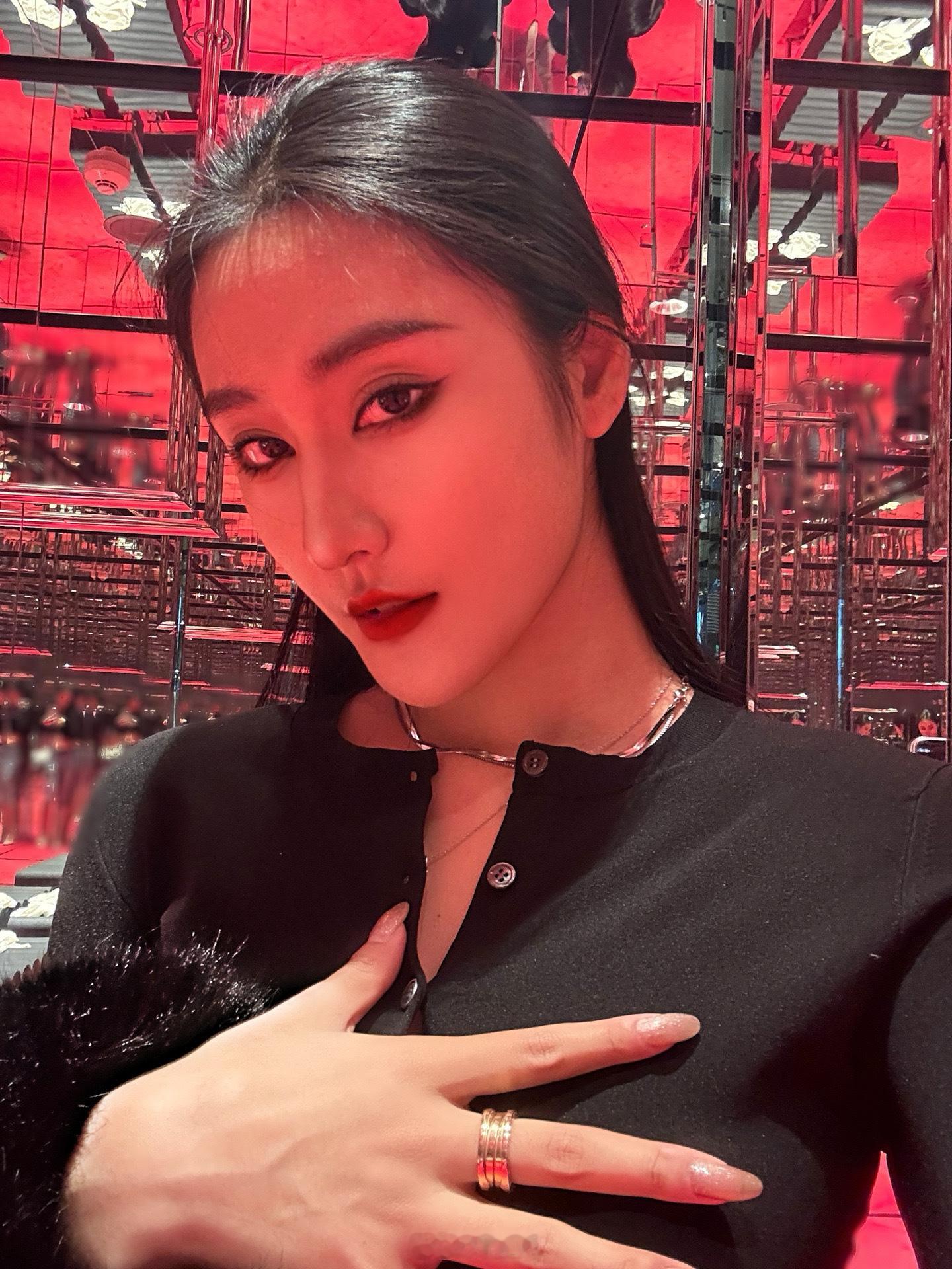 孤独但能炫[吃馕] ​​​