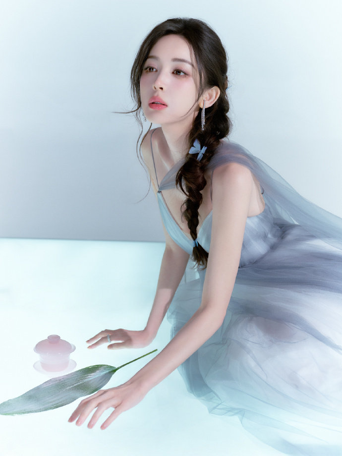 娜扎雾蓝纱裙 娜扎雾蓝纱裙，完全美神降临啊~ 