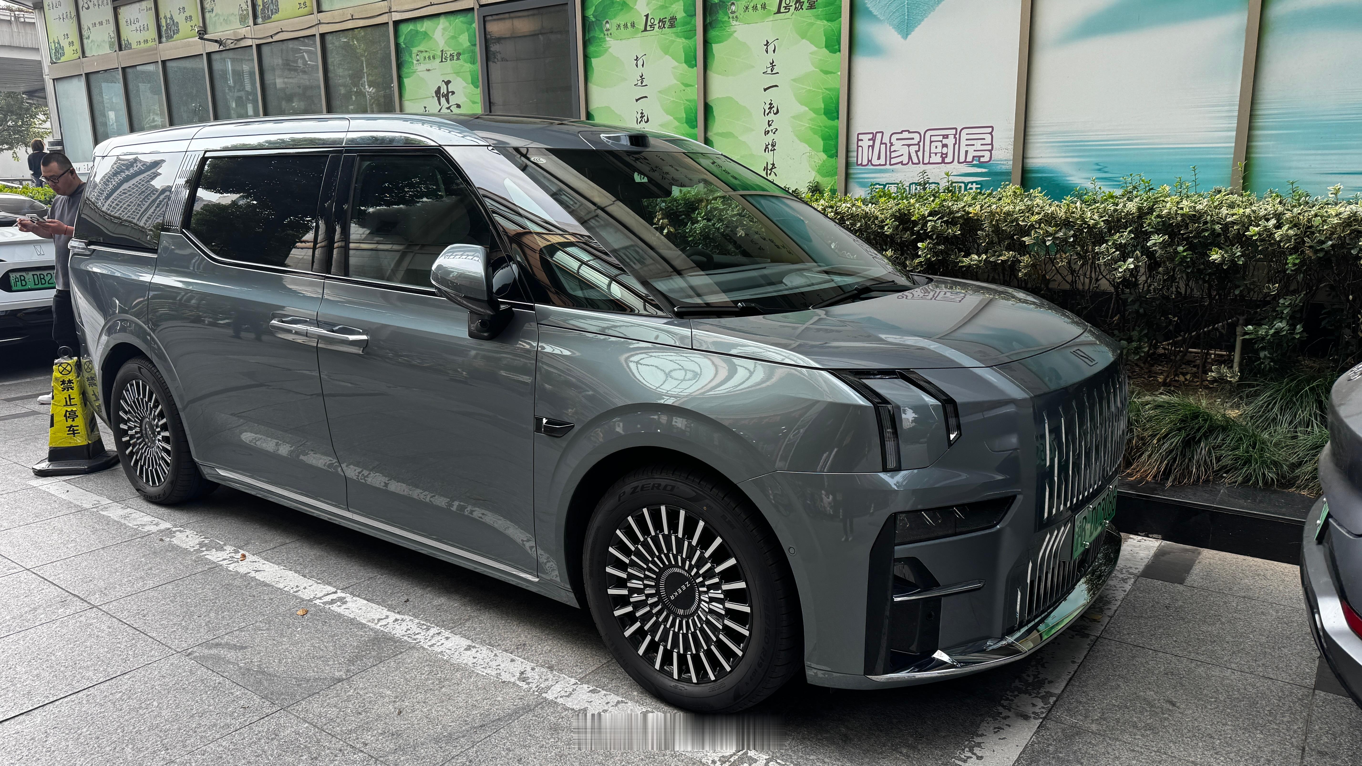 极氪 ZEEKR009 能见度越来越多… ​​​