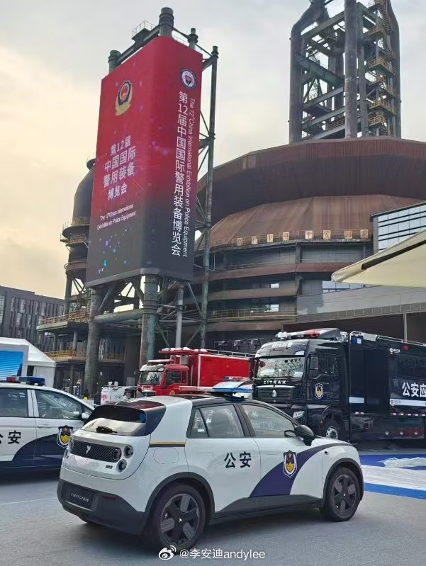萤火虫第一个涂装上线[挖鼻][挖鼻] ​​​