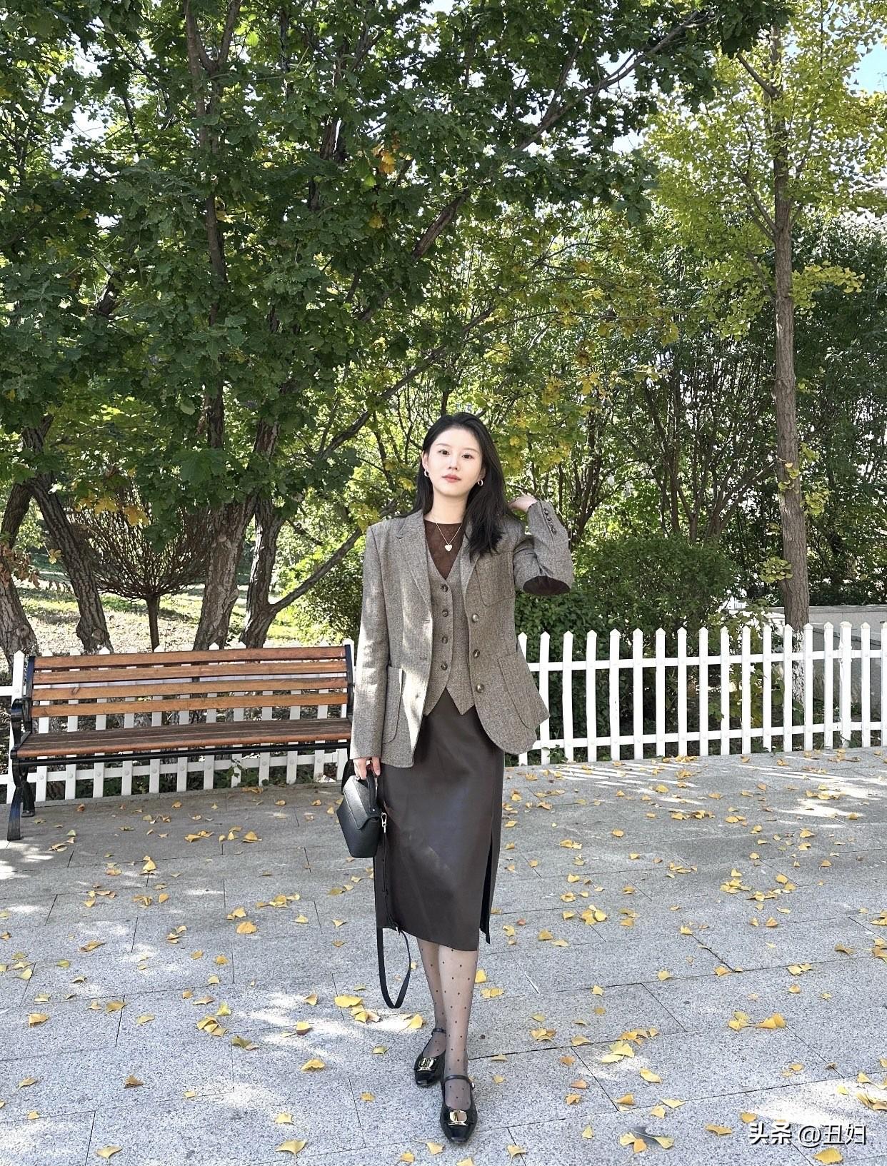 女人美不美，是以外貌为标准吗独立自主的女性有一种自信的美。